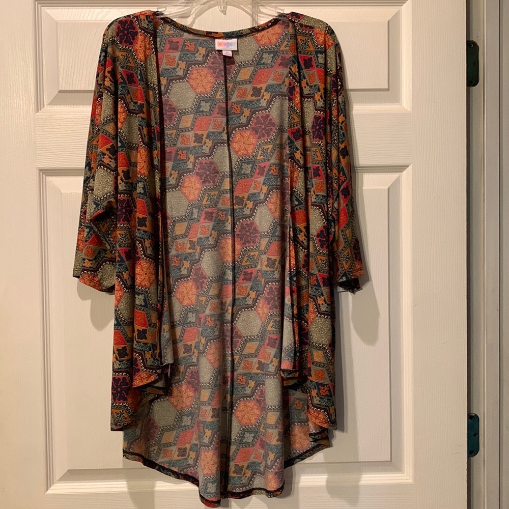 LuLaRoe Lindsay Kimono NWT. Medium